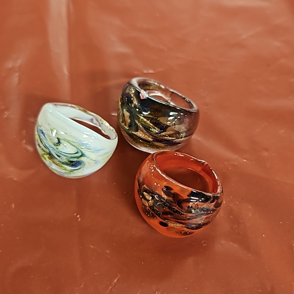 Colorful glass graduated rings
